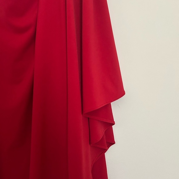 Elegant Red Off-Shoulder Skirt - Picture 3 of 5